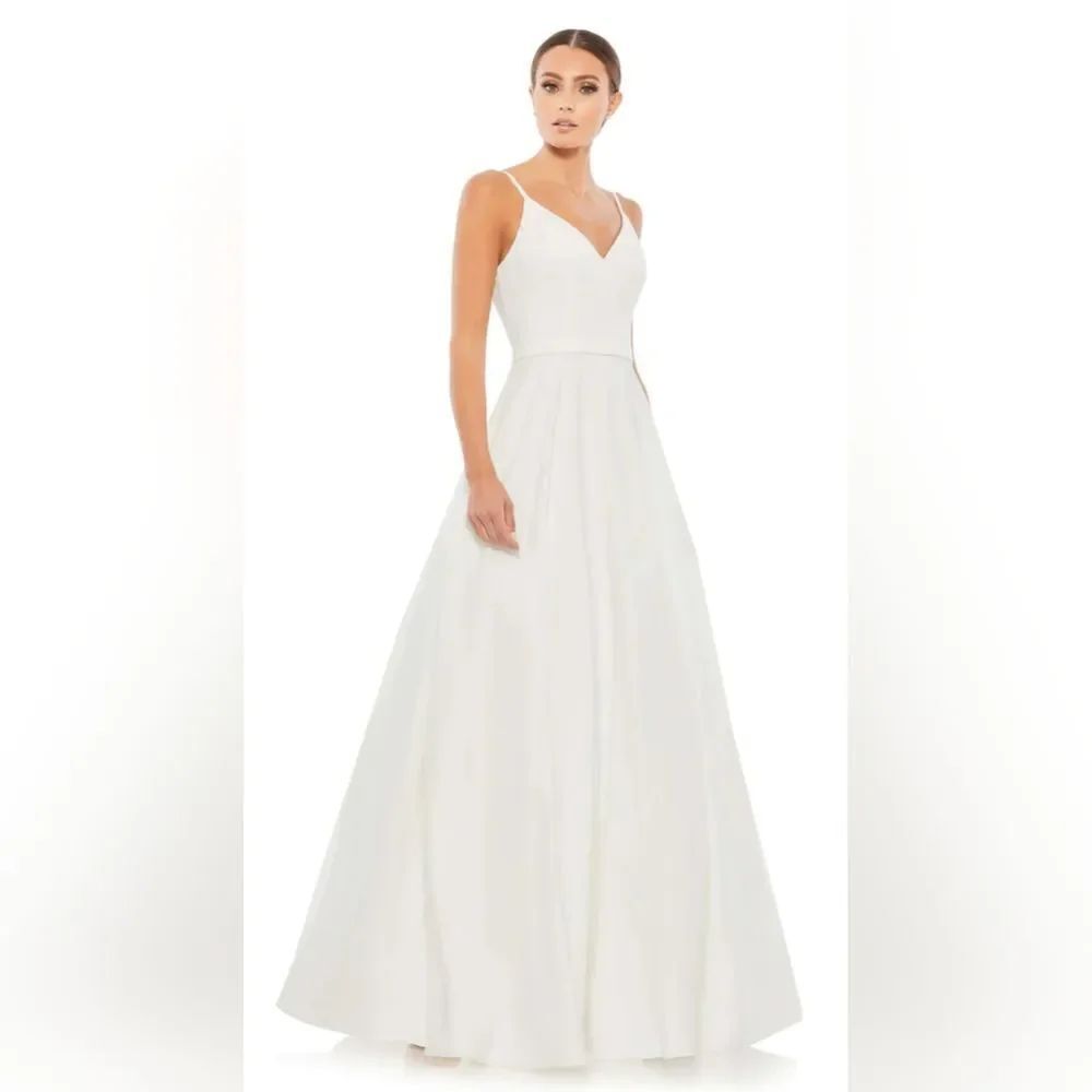 Mac Duggal CLASSIC A-LINE V-NECK BALLGOWN NWT size 8 white (48855)